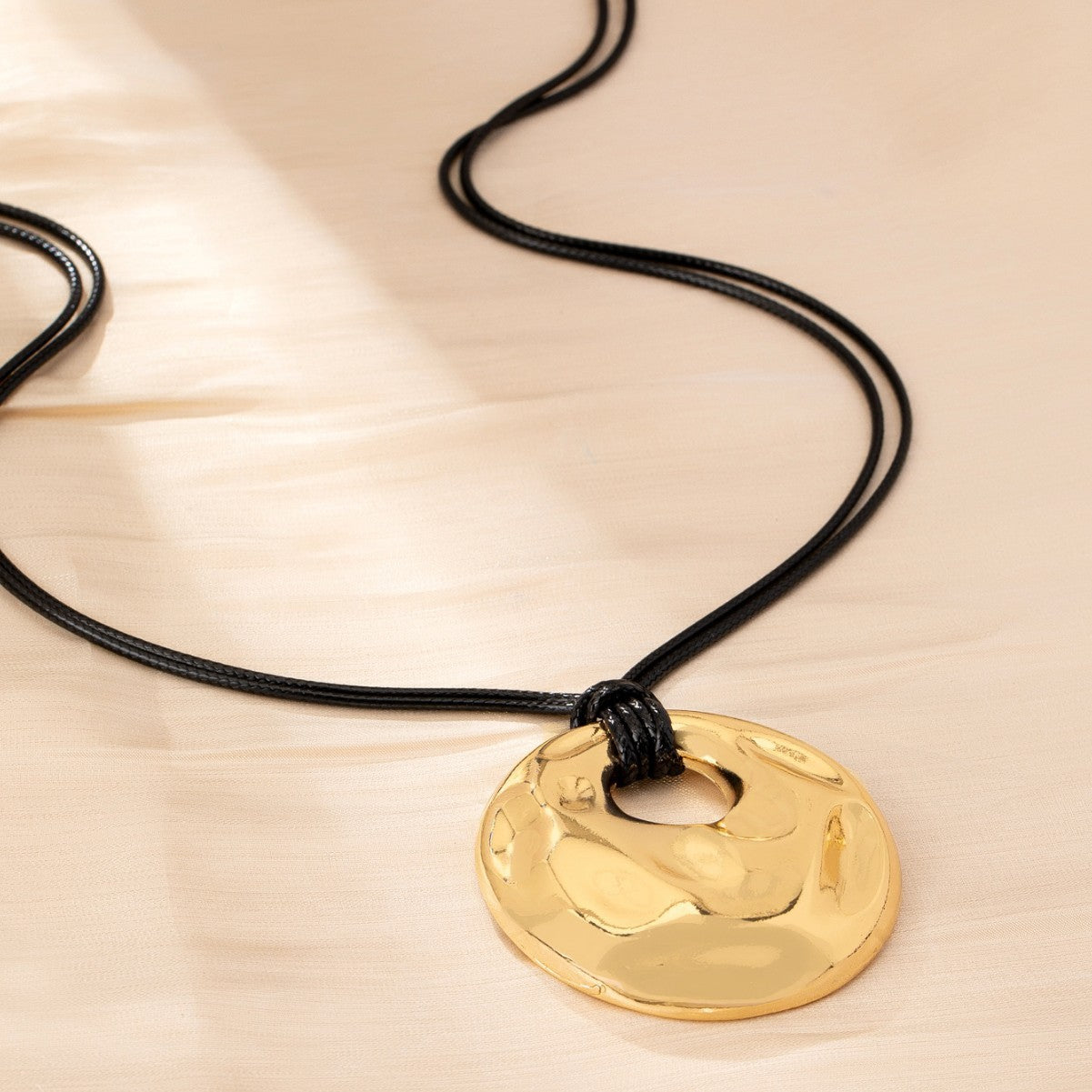 Women's Simple Fashion Oval Pendant Braided Rope Necklace